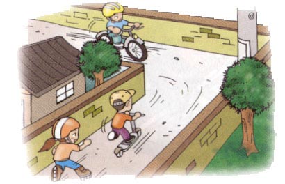 골목길에서 자전거나 오토바이와  어린이 충돌위험